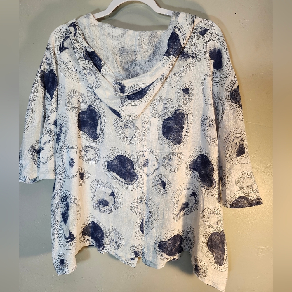 Lands Downunder Lightweight Hooded Button-Front Top in White and Blue Sz XL - Picture 6 of 7